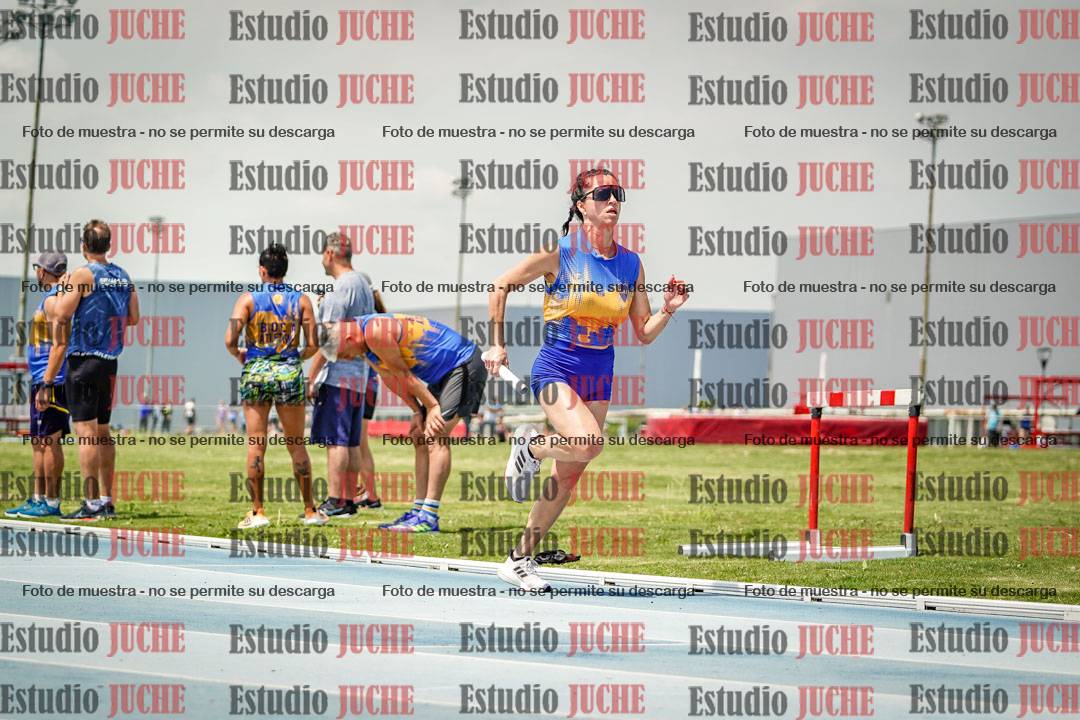 Fotos durante el transcurso de los relevos 20' para running teams - serie 1