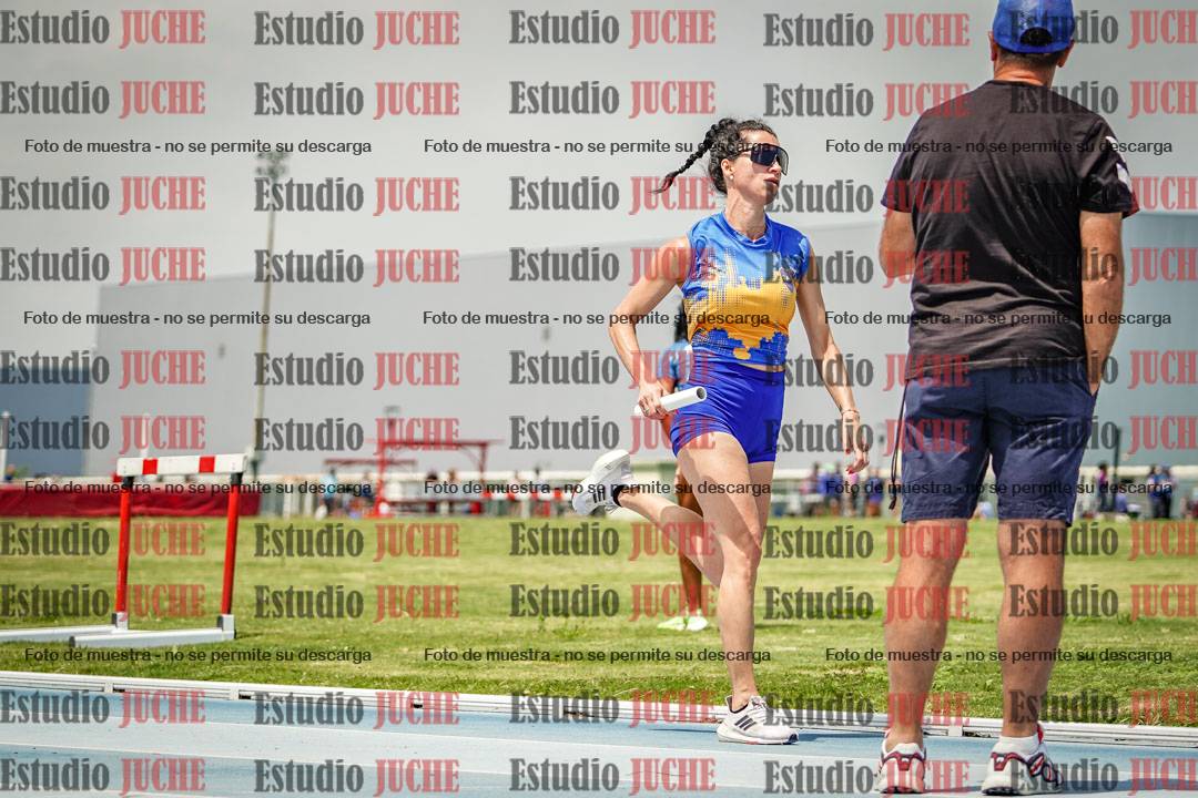 Fotos durante el transcurso de los relevos 20' para running teams - serie 1