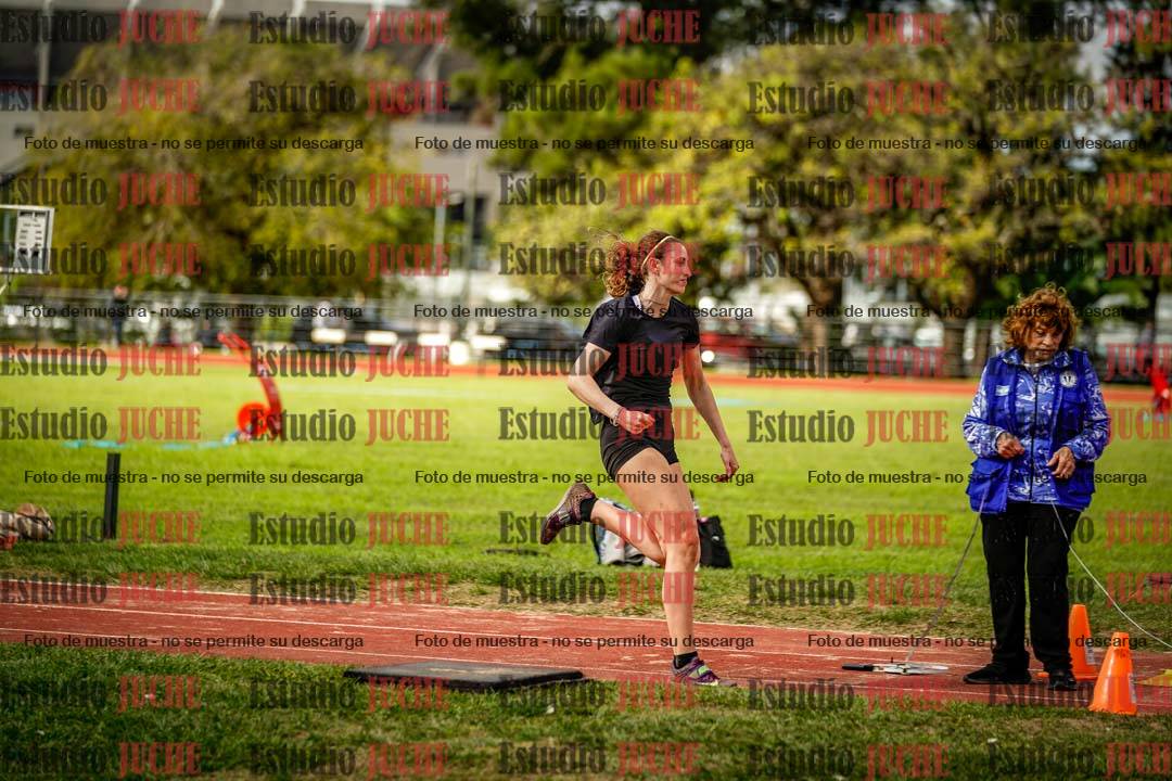 Fotos del salto en largo de mujeres
