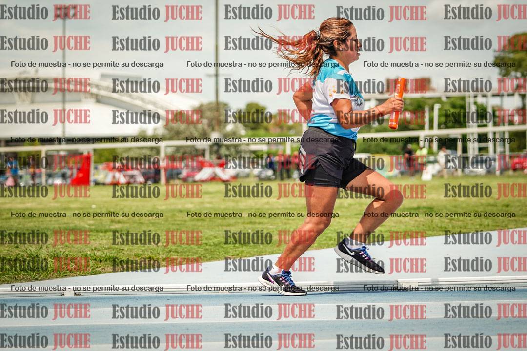 Fotos durante el transcurso de los relevos 20' para running teams - serie 1