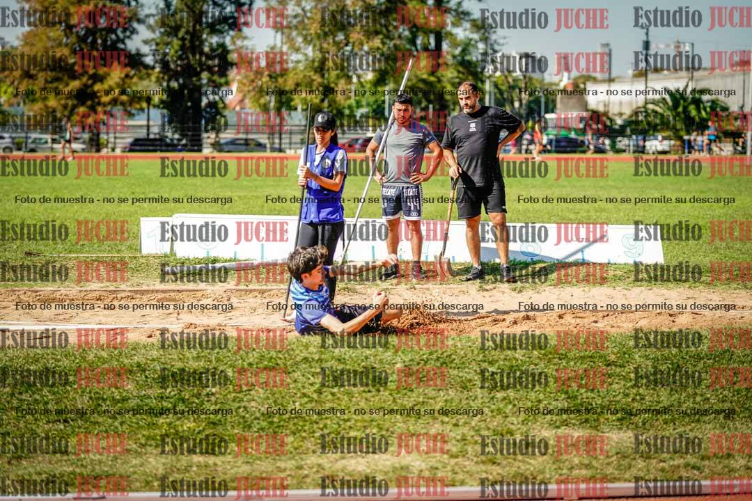 Fotos del salto en largo de varones