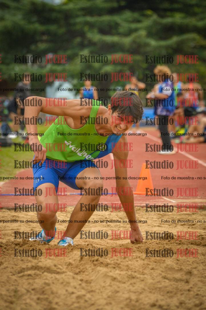 Fotos del salto en largo de varones - mayores