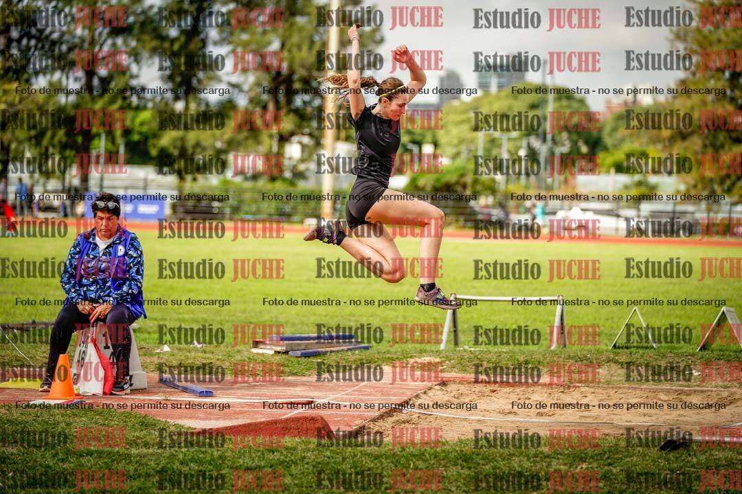 Fotos del salto en largo de mujeres