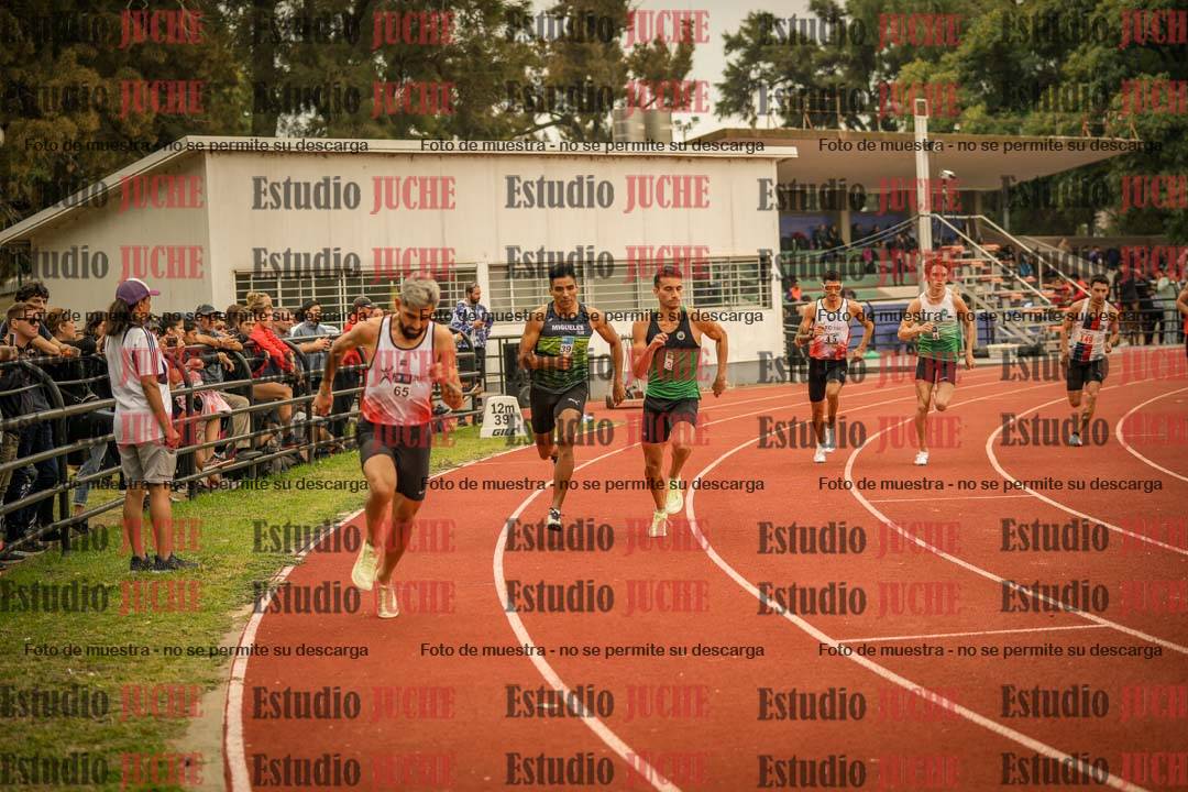 Fotos de los 800 m llanos de varones