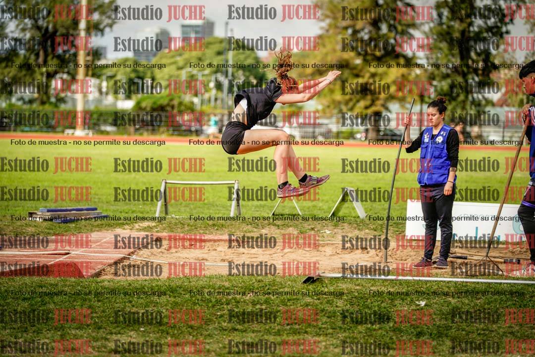 Fotos del salto en largo de mujeres