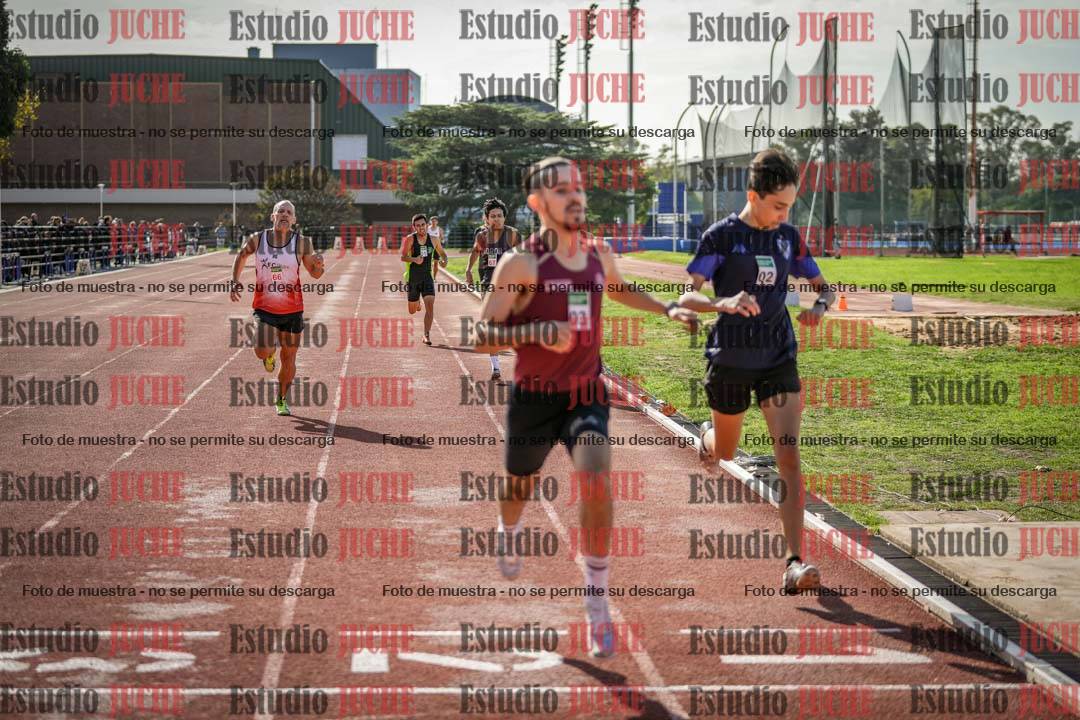 Fotos de los 800 m llanos de varones
