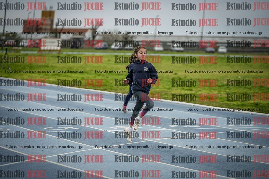 Fotos de los 50 m llanos de mujeres - U12