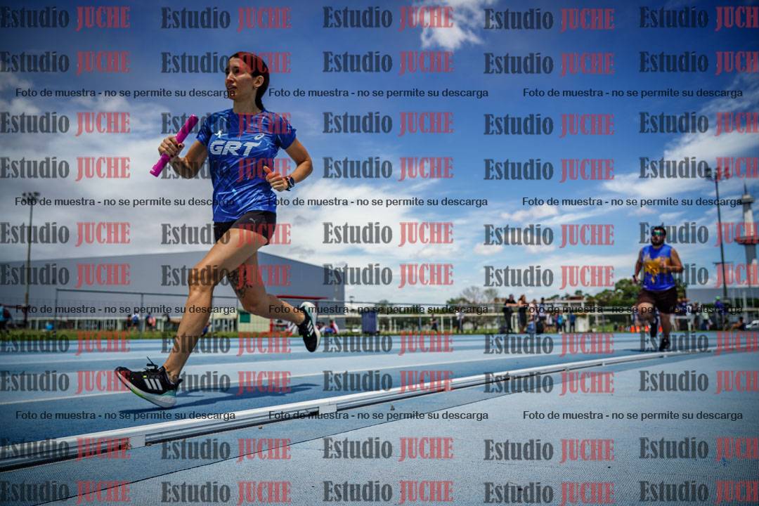 Fotos durante el transcurso de los relevos 20' para running teams - serie 1