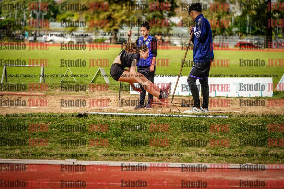 Fotos del salto en largo de mujeres