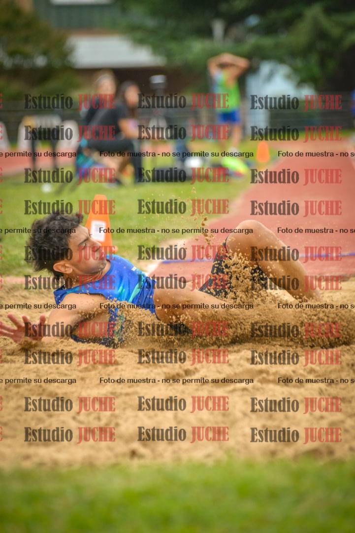 Fotos del salto en largo de varones - mayores