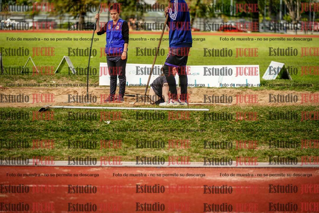 Fotos del salto en largo de mujeres