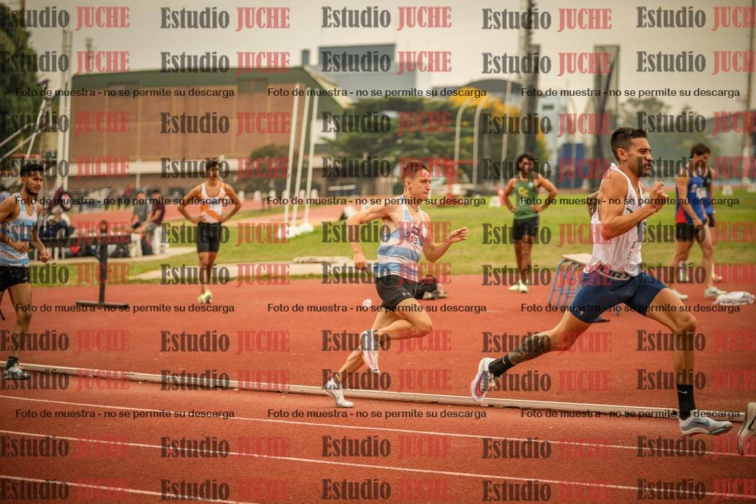 Fotos de los 800 m llanos de varones