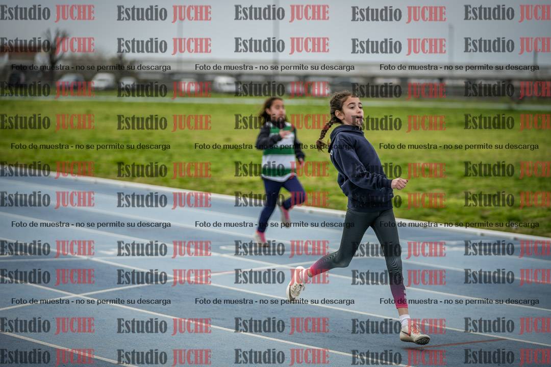 Fotos de los 50 m llanos de mujeres - U12