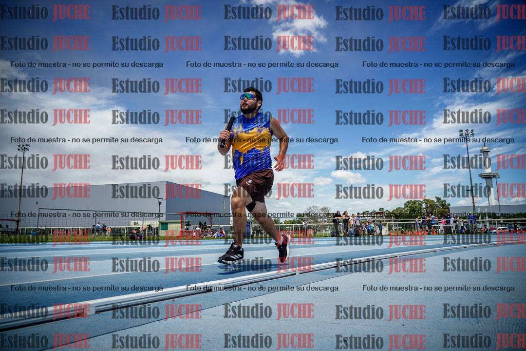 Fotos durante el transcurso de los relevos 20' para running teams - serie 1