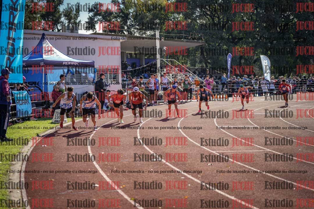 Fotos de los 800 m llanos de varones
