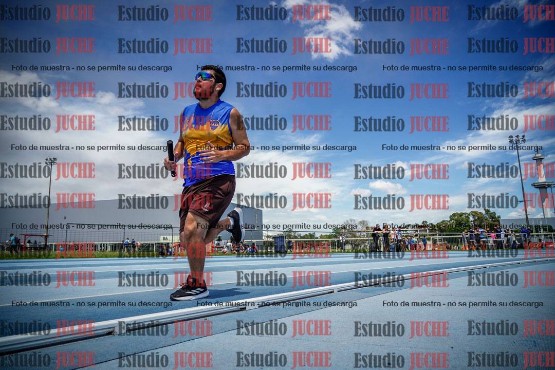 Fotos durante el transcurso de los relevos 20' para running teams - serie 1
