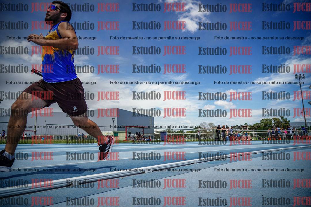 Fotos durante el transcurso de los relevos 20' para running teams - serie 1