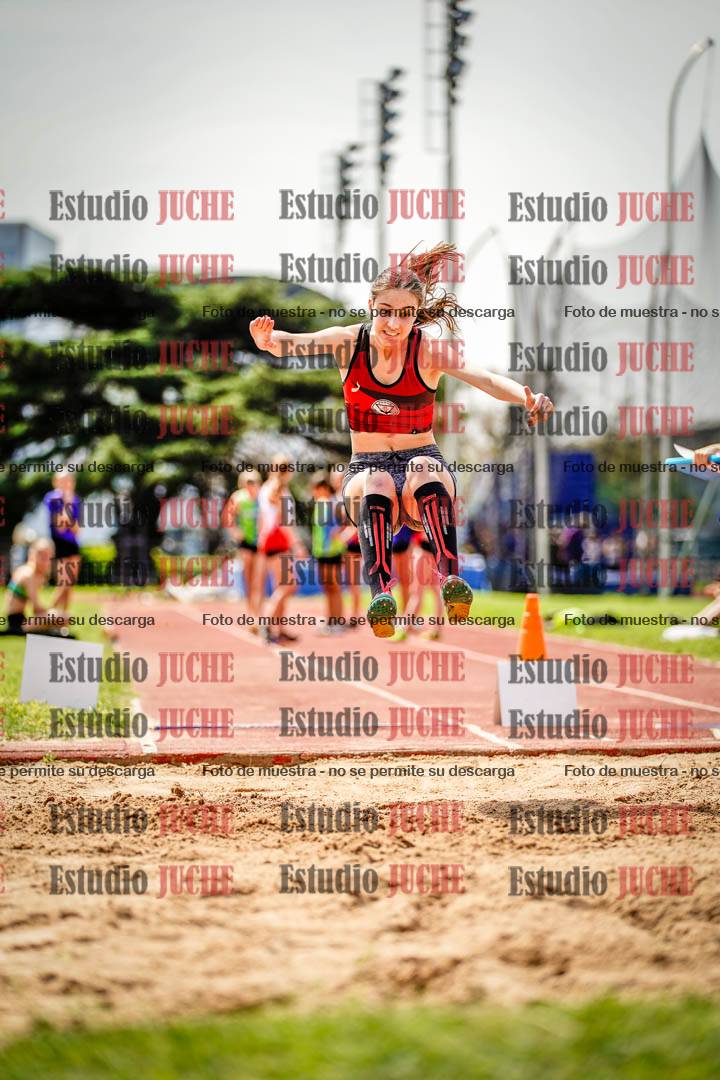 Fotos del salto en largo de mujeres