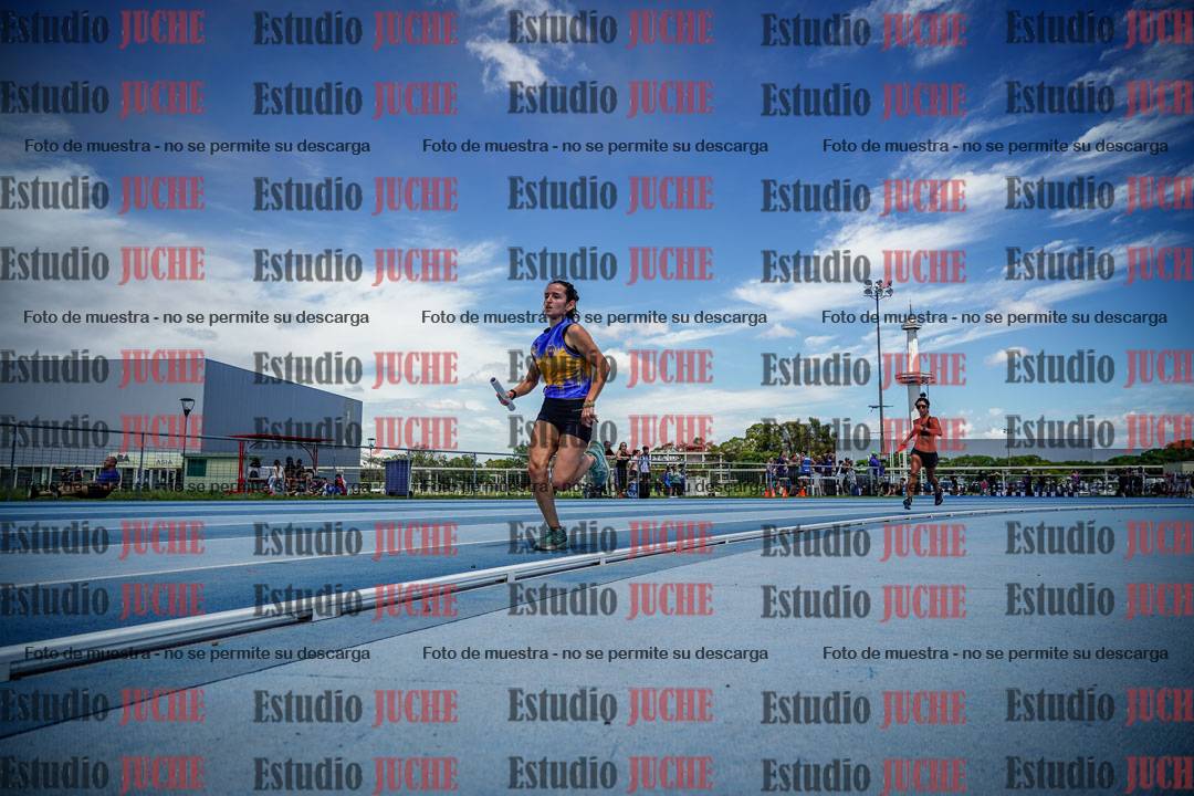 Fotos durante el transcurso de los relevos 20' para running teams - serie 1