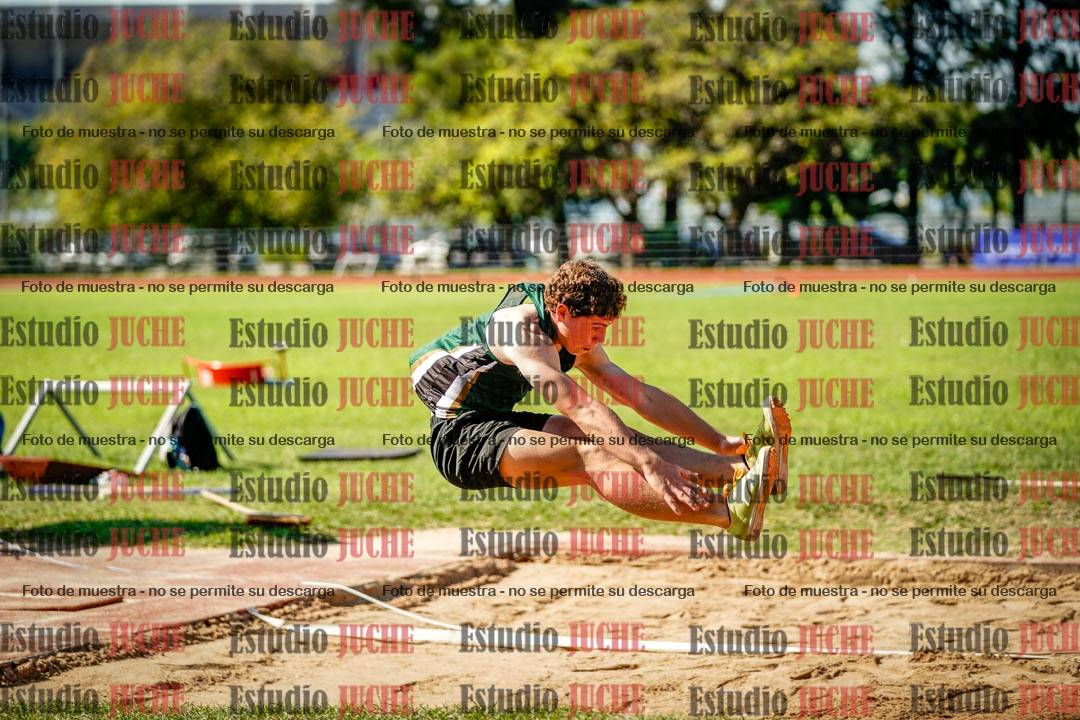 Fotos del salto en largo de varones