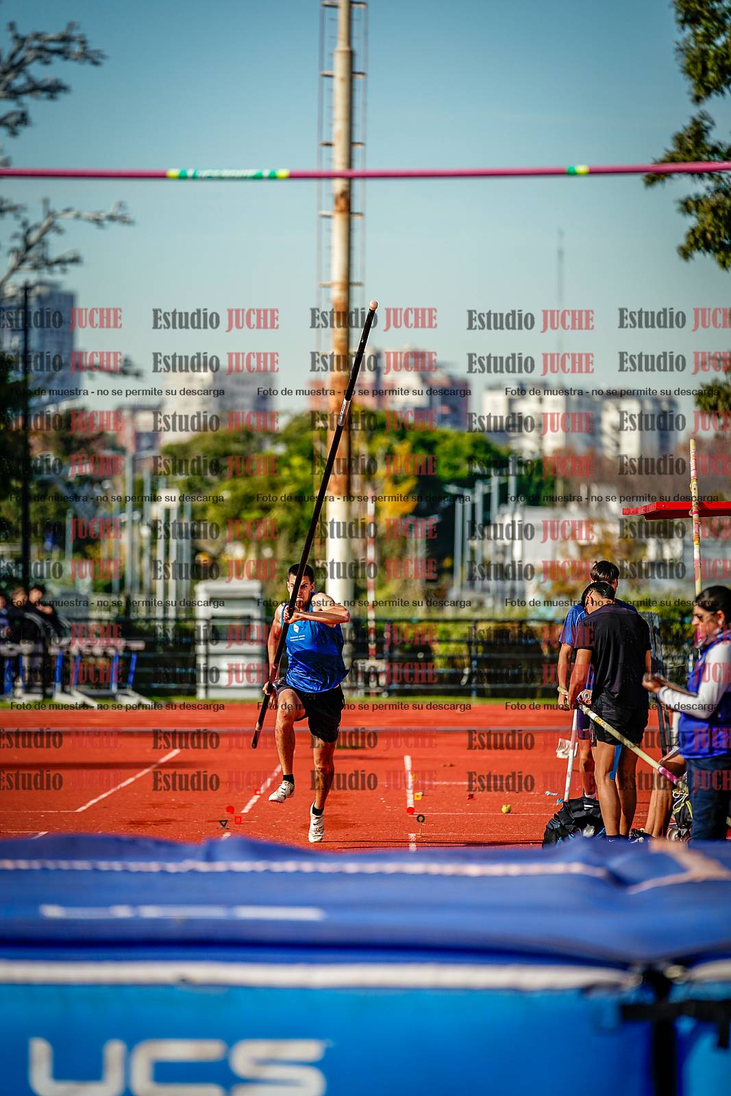 Fotos del salto con garrocha de varones - decatlón 8