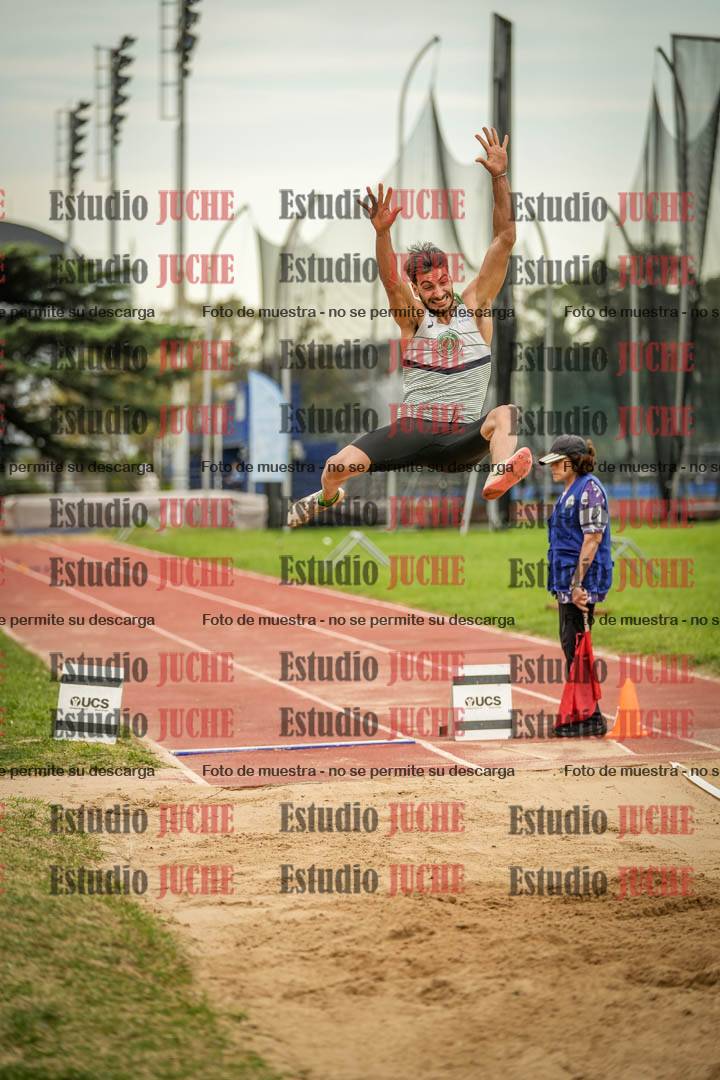 Fotos del salto en largo de varones