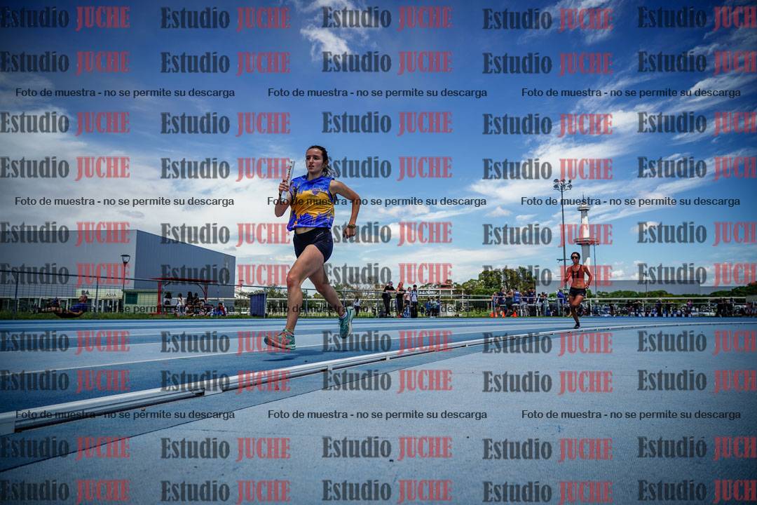 Fotos durante el transcurso de los relevos 20' para running teams - serie 1