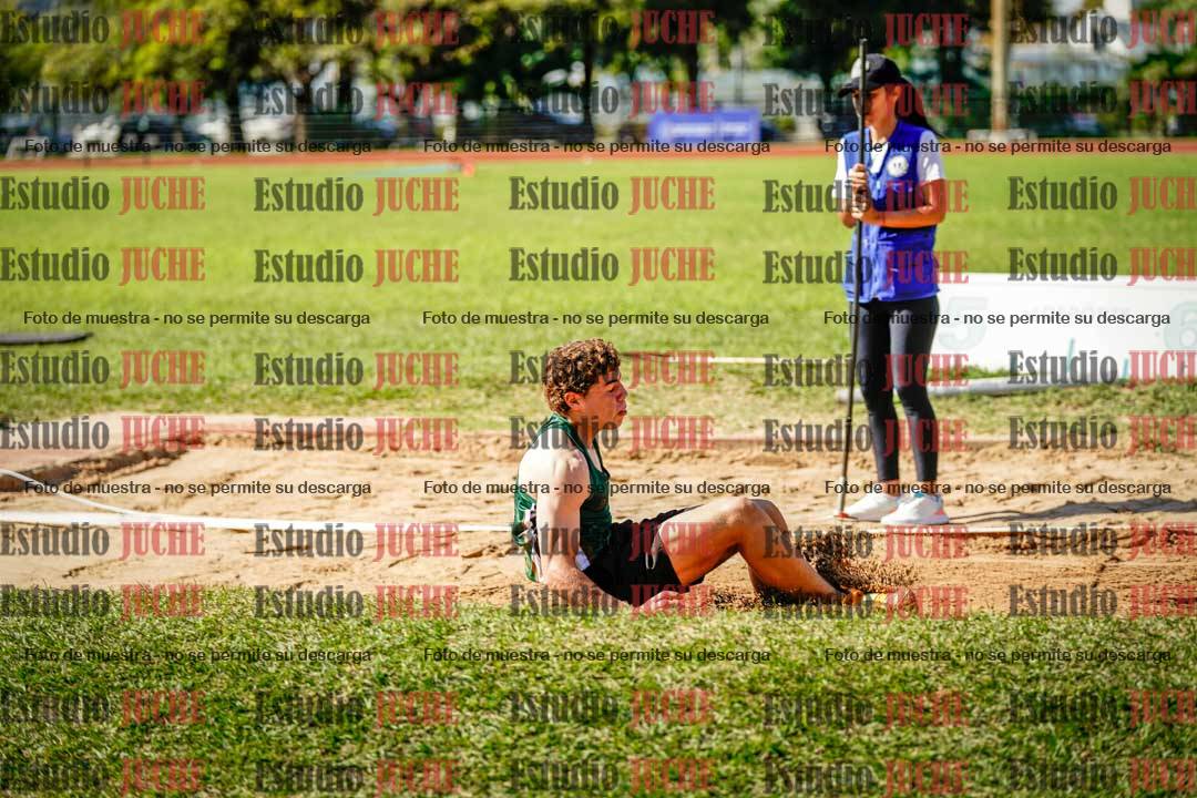 Fotos del salto en largo de varones