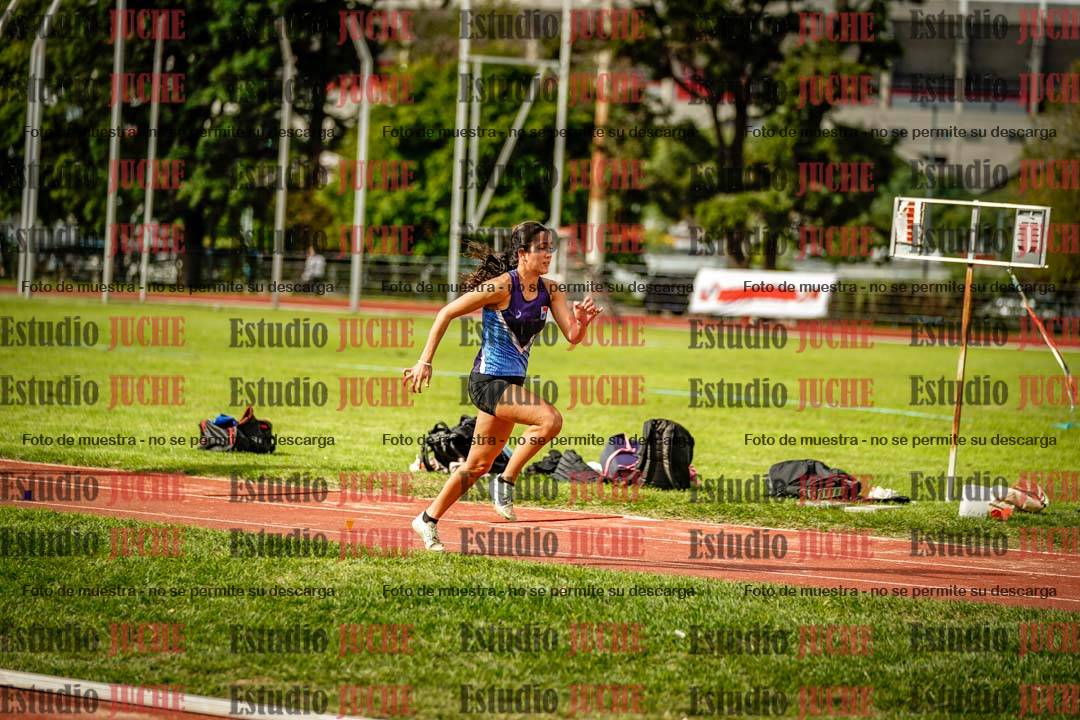 Fotos del salto en largo de mujeres