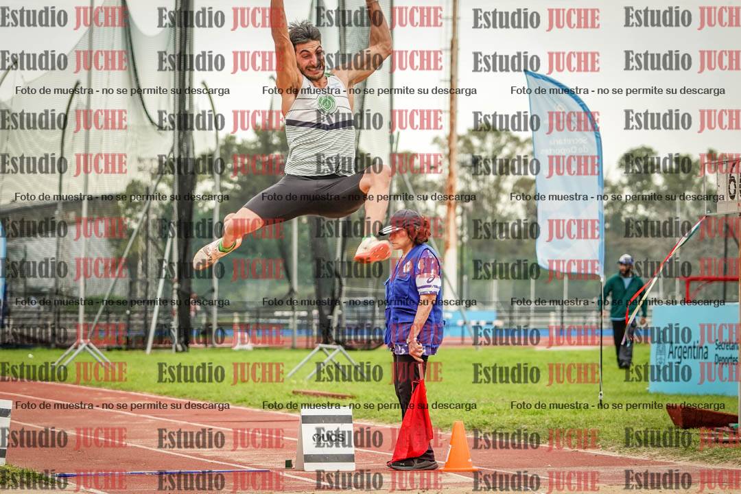 Fotos del salto en largo de varones