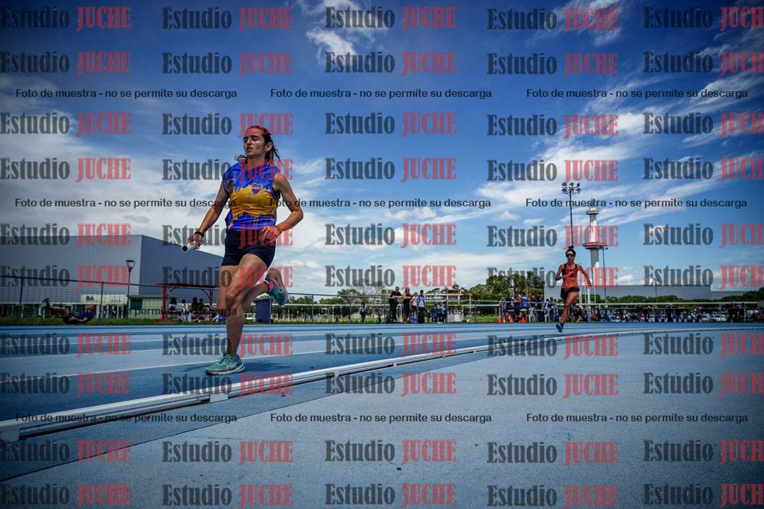 Fotos durante el transcurso de los relevos 20' para running teams - serie 1
