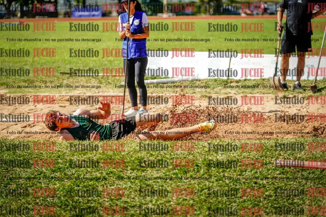 Fotos del salto en largo de varones