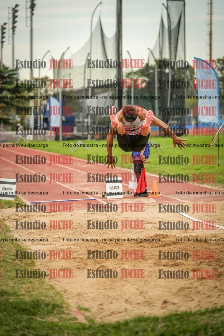 Fotos del salto en largo de varones