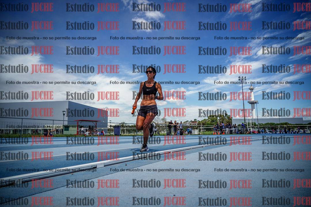 Fotos durante el transcurso de los relevos 20' para running teams - serie 1