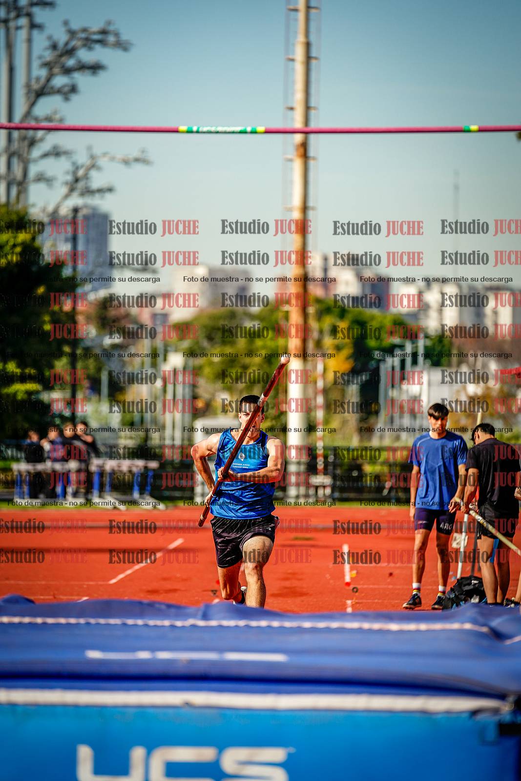 Fotos del salto con garrocha de varones - decatlón 8