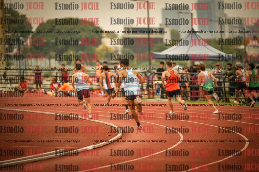 Fotos de los 800 m llanos de varones