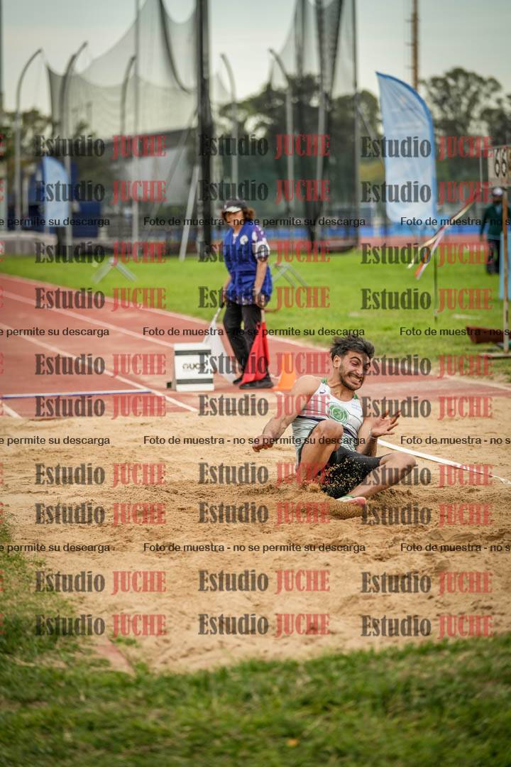 Fotos del salto en largo de varones