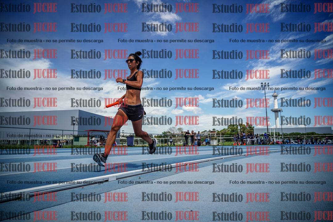 Fotos durante el transcurso de los relevos 20' para running teams - serie 1