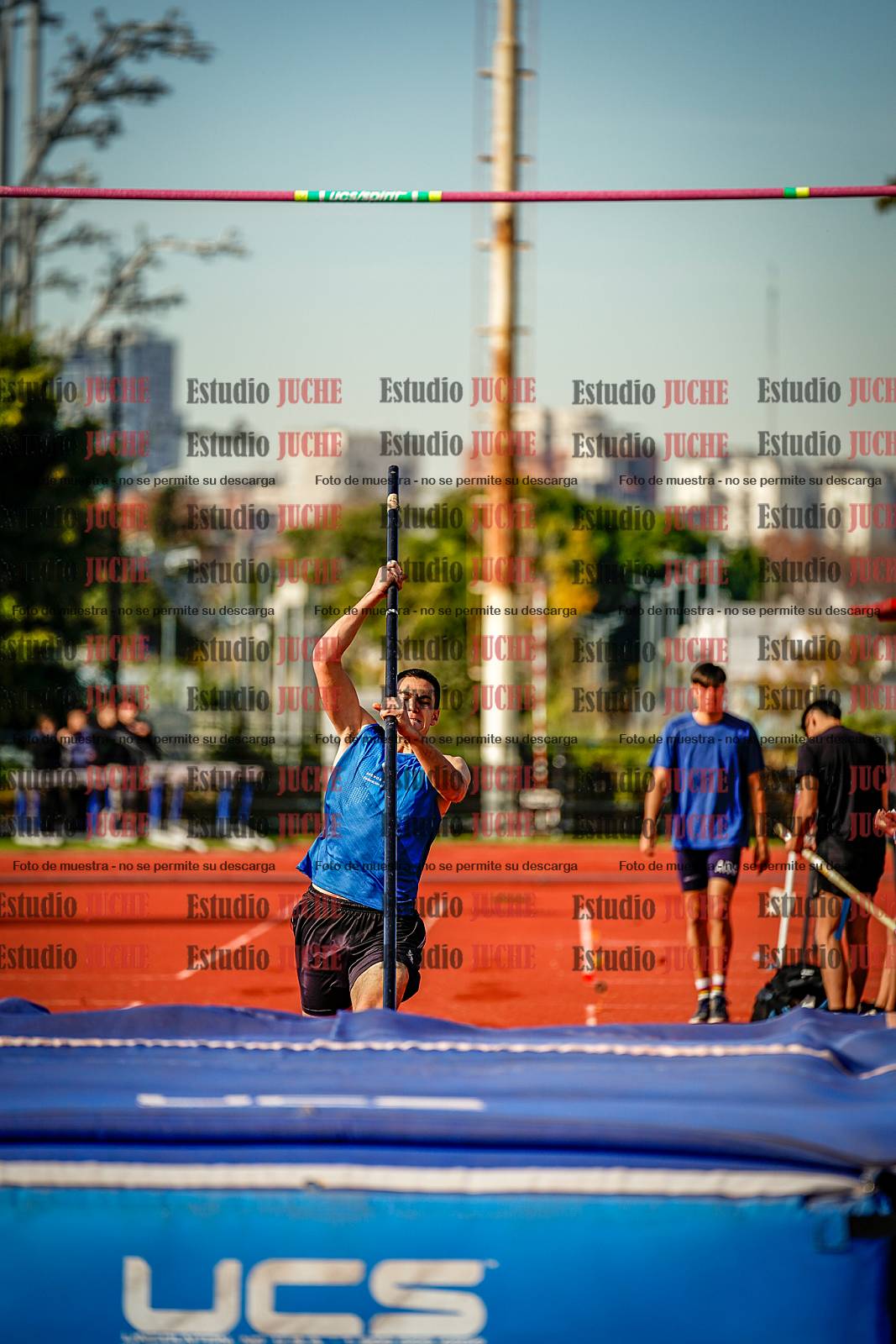 Fotos del salto con garrocha de varones - decatlón 8