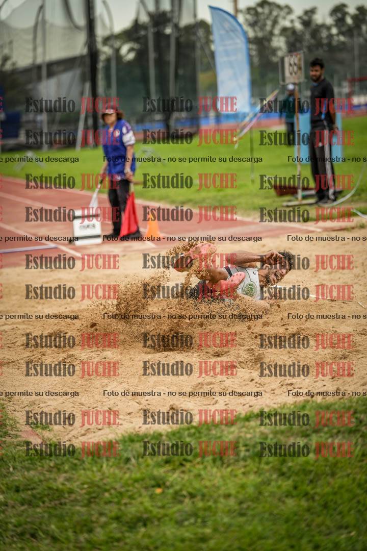 Fotos del salto en largo de varones