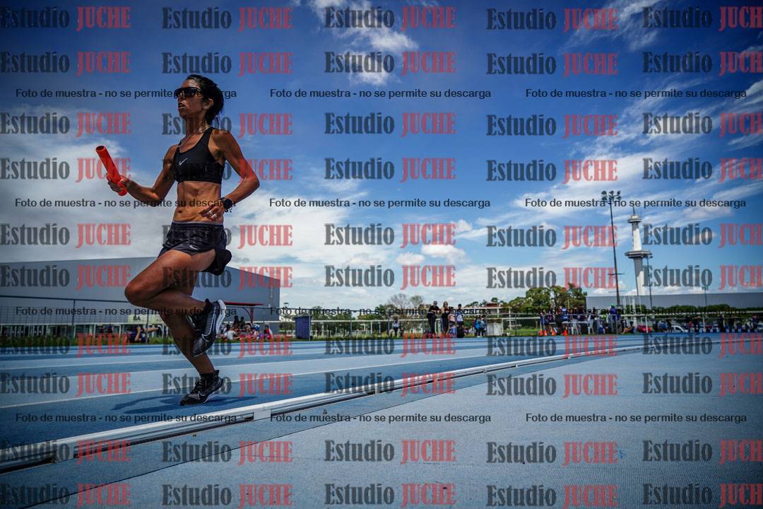 Fotos durante el transcurso de los relevos 20' para running teams - serie 1