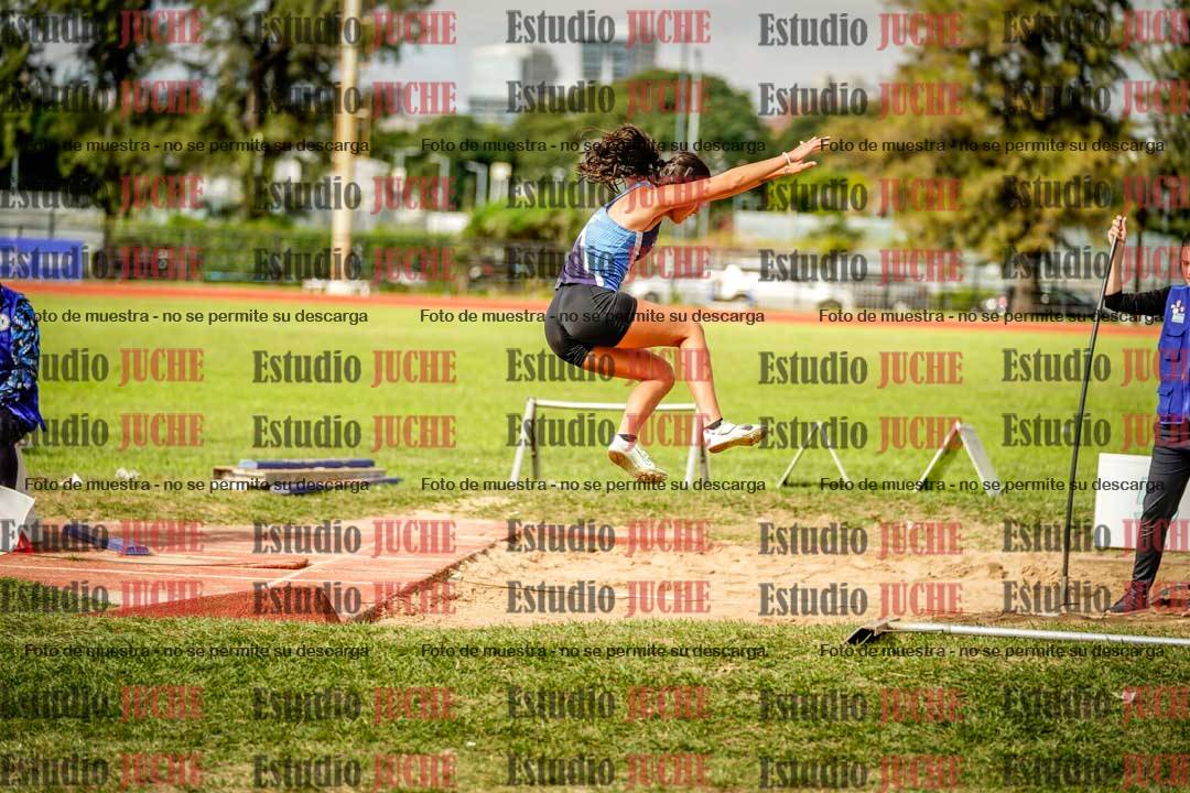 Fotos del salto en largo de mujeres