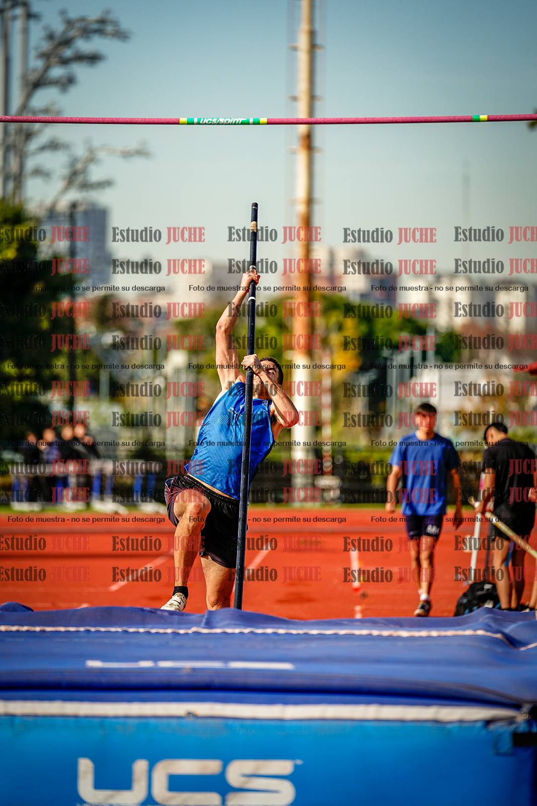 Fotos del salto con garrocha de varones - decatlón 8