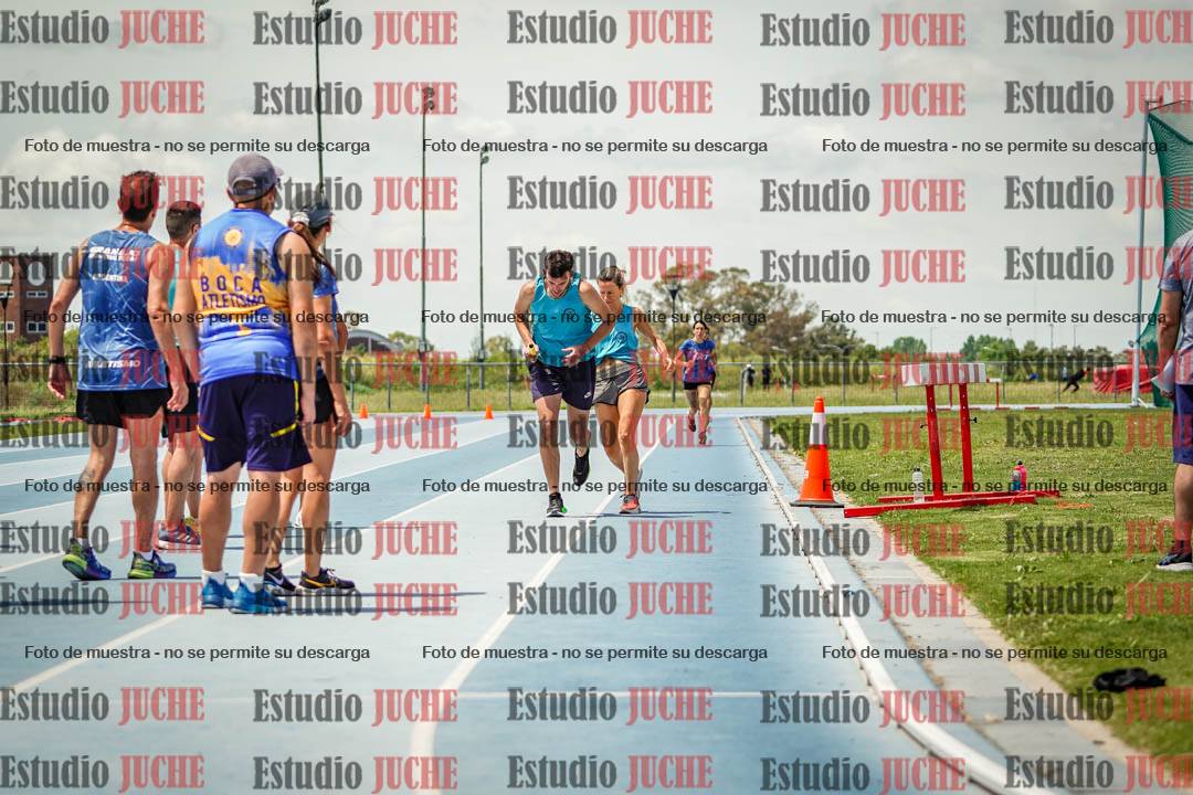 Fotos durante el transcurso de los relevos 20' para running teams - serie 1