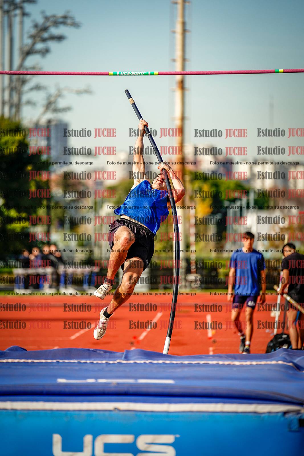 Fotos del salto con garrocha de varones - decatlón 8