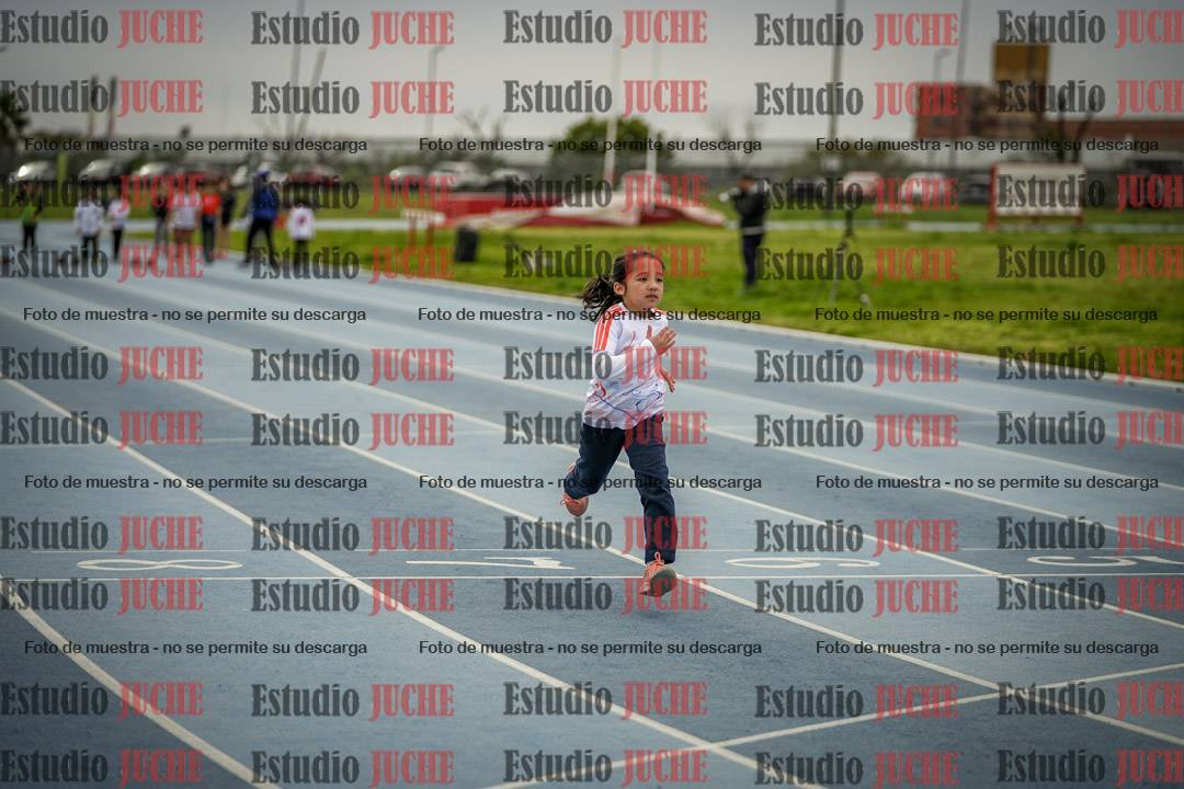Fotos de los 50 m llanos de mujeres - U12