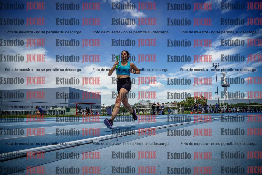 Fotos durante el transcurso de los relevos 20' para running teams - serie 1