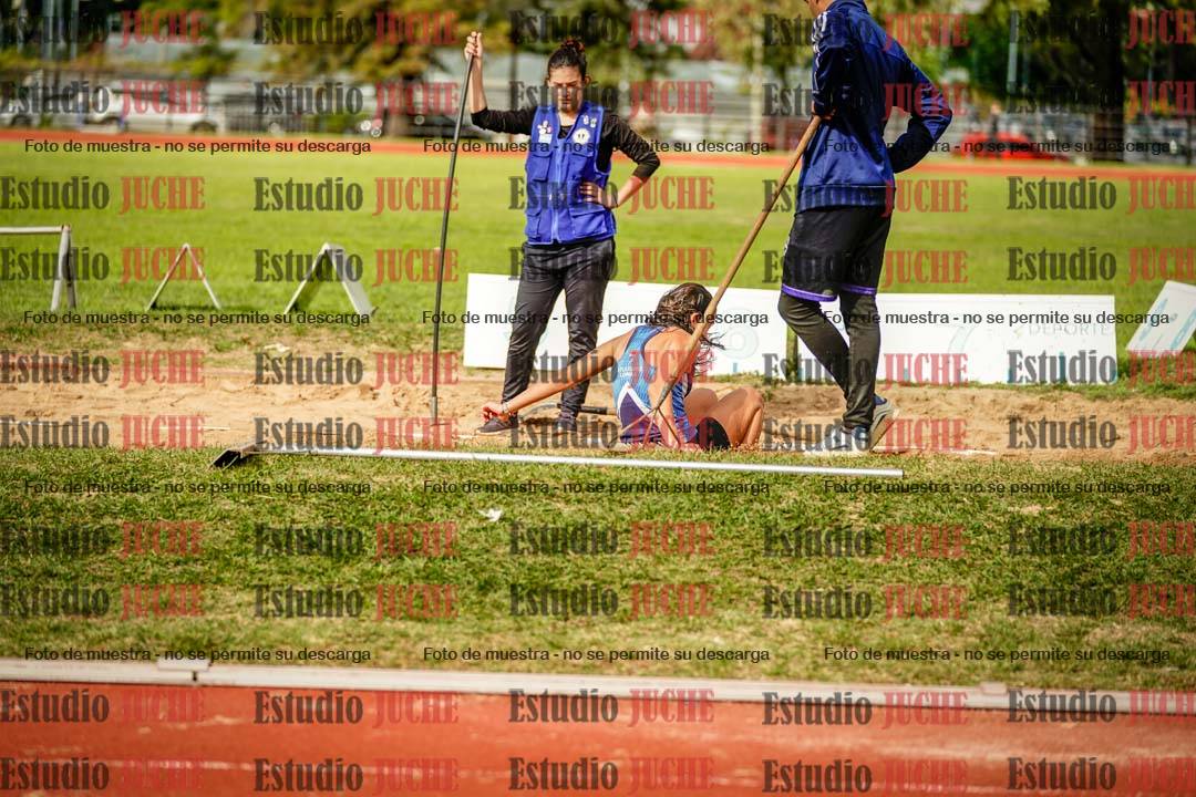 Fotos del salto en largo de mujeres