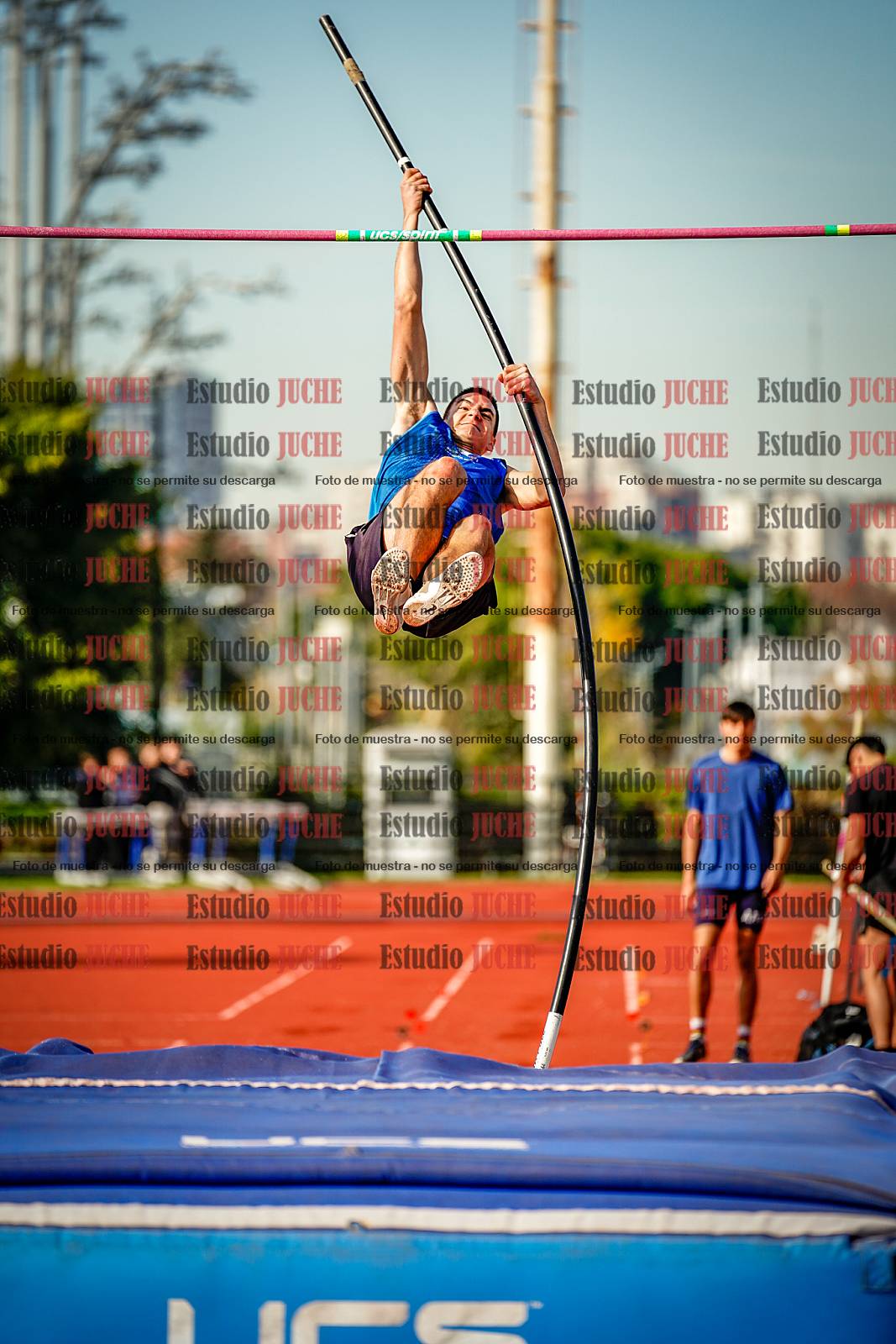 Fotos del salto con garrocha de varones - decatlón 8