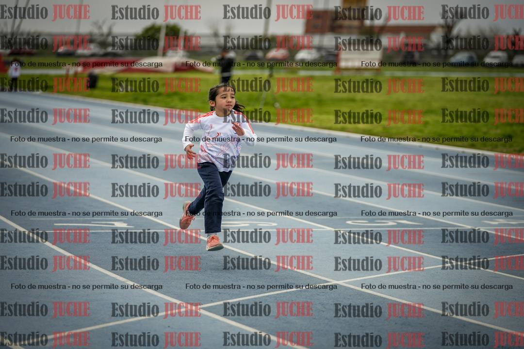 Fotos de los 50 m llanos de mujeres - U12
